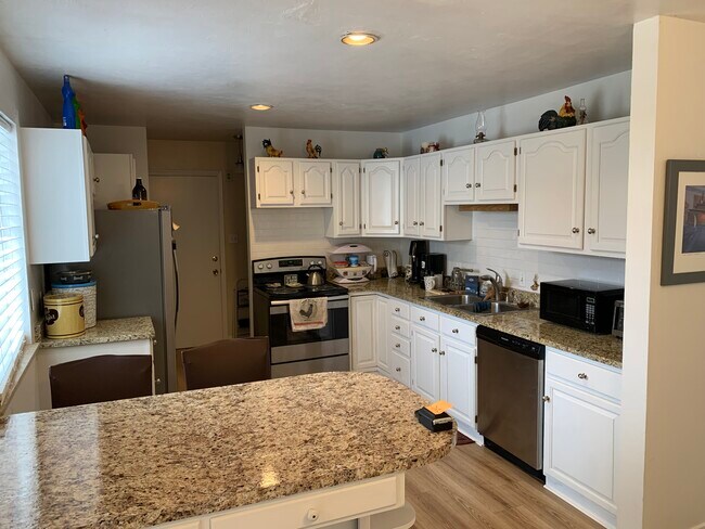Building Photo - 1246 Frontier Dr
