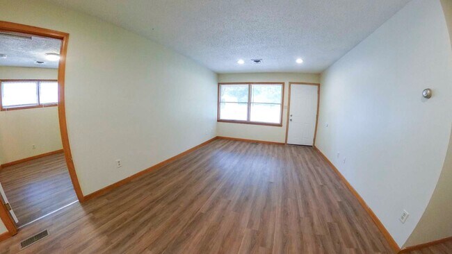 Building Photo - 3D Tour Available-3 Blocks from Campus + F...