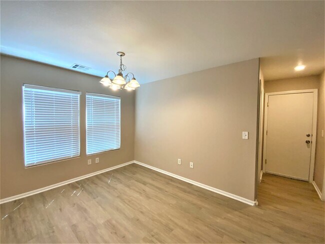 Building Photo - 6624 Pine Siskin Pl