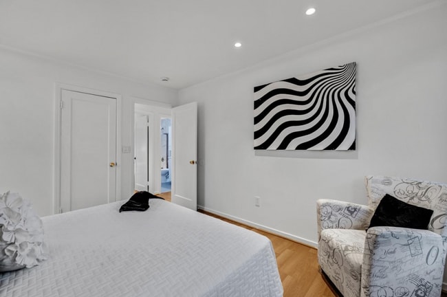 Building Photo - 330 Cuardo Ave