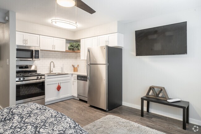 1BR Studio - 454SF - 3503 Harmon Ave