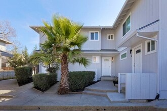 Building Photo - 8 3rd St