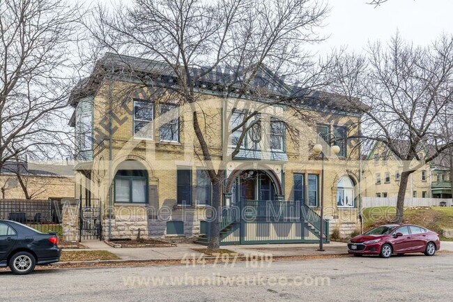 Building Photo - 224 W Vine St