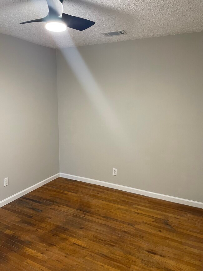 Building Photo - 226 E Murray St