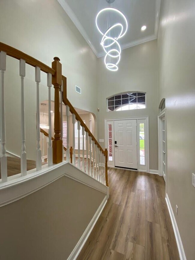 Foto del edificio - Remodeled 5/3.5 Pool Home in Hunters Ridge!