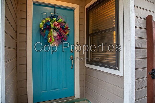 Foto del edificio - 16807 Cedar Tree Way