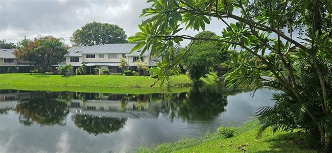 Foto del edificio - 2262 Discovery Cir W