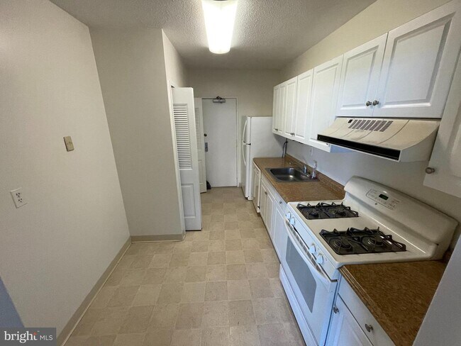 Foto del edificio - 4141 N Henderson Rd