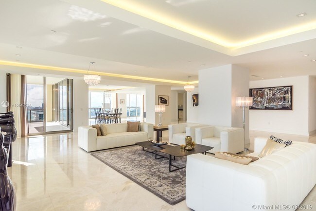 Foto del edificio - 17749 Collins Ave