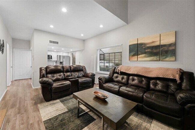 Foto del edificio - 1920 Augusta Dr