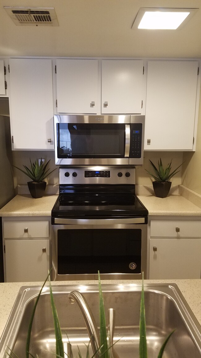 Foto del edificio - 3033 E Devonshire Ave