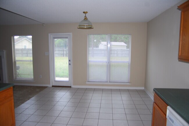 Building Photo - 9 Pine Lake Ct