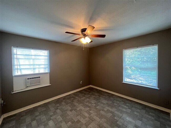 Building Photo - 5314 Dewberry St