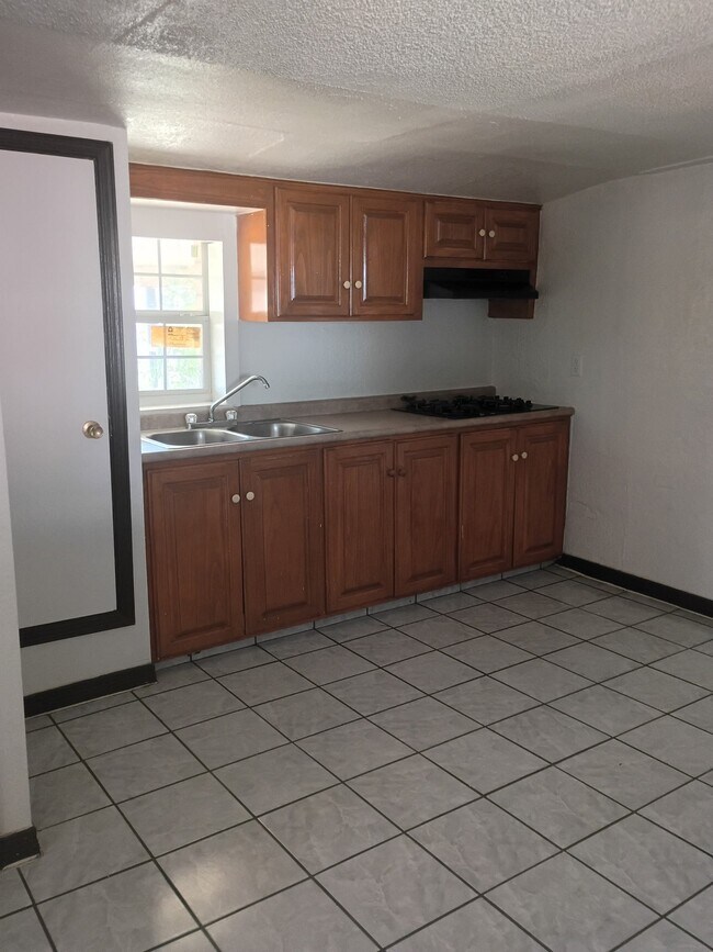 Foto del edificio - 3210 E San Antonio Ave