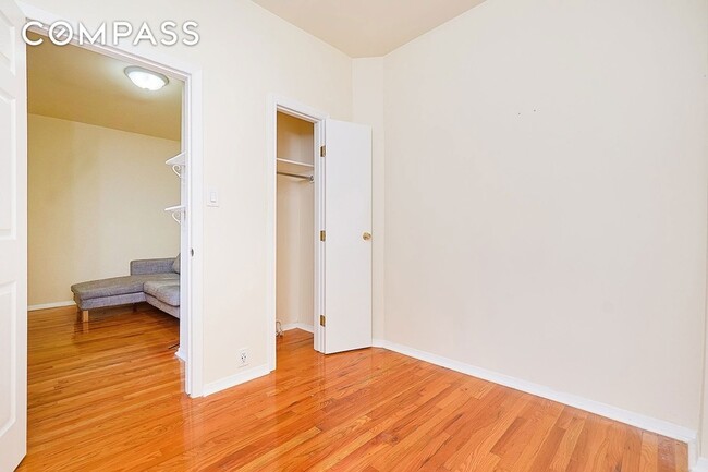 Building Photo - 270 E 78th St