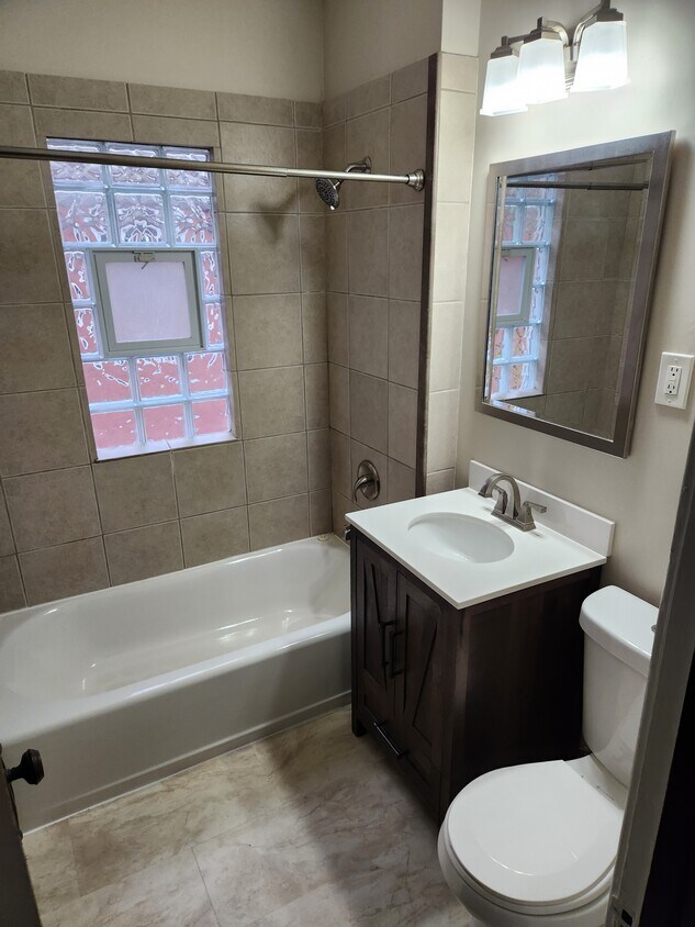 Primary Photo - 17 Meriden St