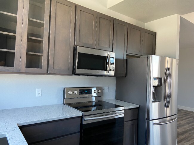 Building Photo - 909 Blondel St