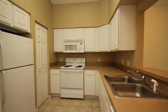 Foto del edificio - 2/2  Haile Village Center PENDING LEASE