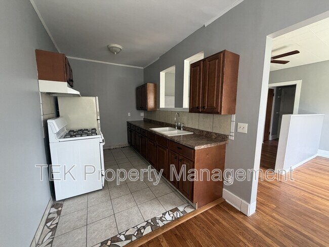 Building Photo - 189 Lake Ave