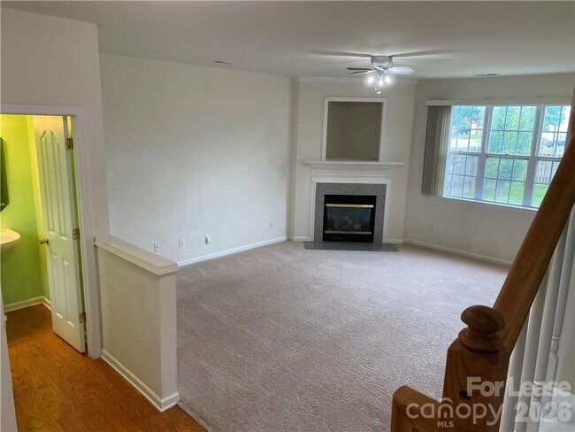 Foto del edificio - 17332 Newlands Corner Ln