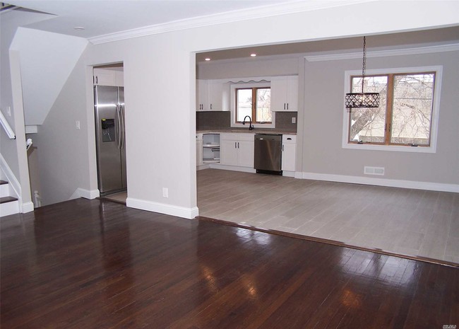 Building Photo - 15 Martin St