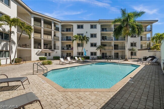 Foto del edificio - 1100 Pine Ridge Rd