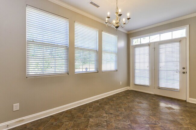 Building Photo - 130 Norwich Dr