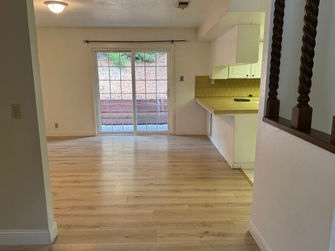 Foto principal - 5800 Encino Ave