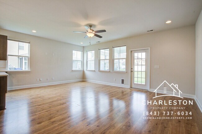 Foto del edificio - 7824 Montview Rd