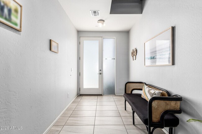 Foto del edificio - 2740 E Roma Ave
