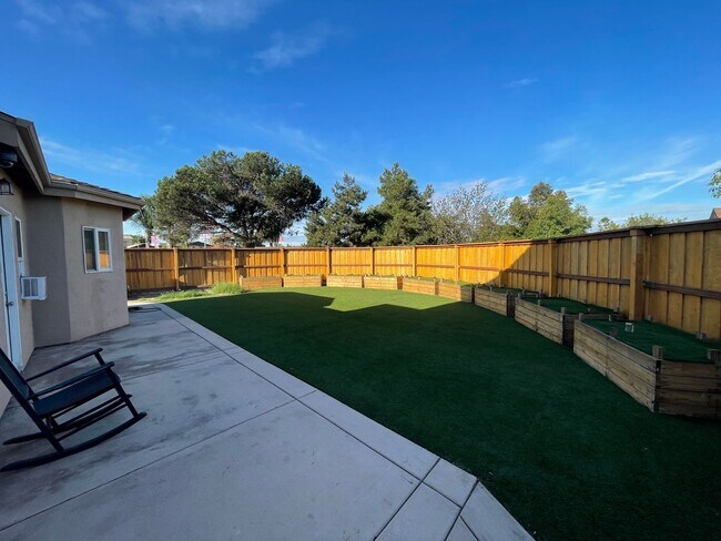 Foto del edificio - Newly Built in 2025! 4 Bed 2 Bath on Monte...