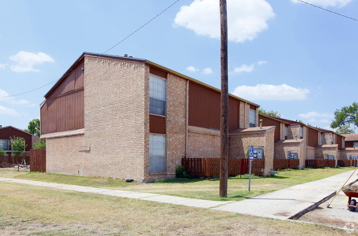 Building Photo - Pecan Villa Apartments