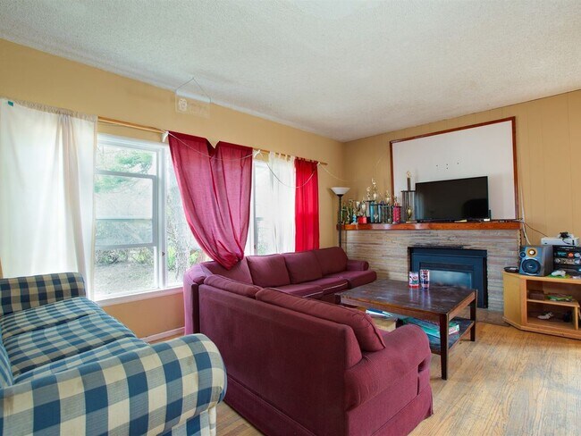 Foto del edificio - 567 Hathway Ave