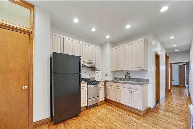 Building Photo - 493 Seventh Avenue