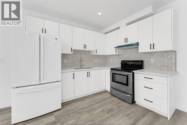 Building Photo - 409 HALL A