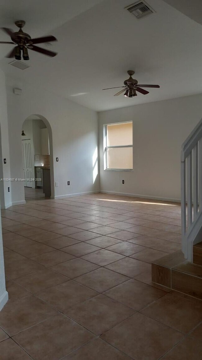 Foto del edificio - 1037 NE 37th Pl