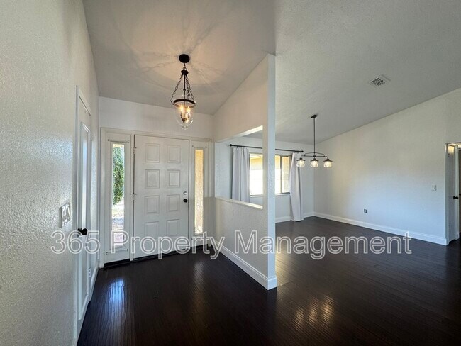 Foto del edificio - 9297 Pickens St