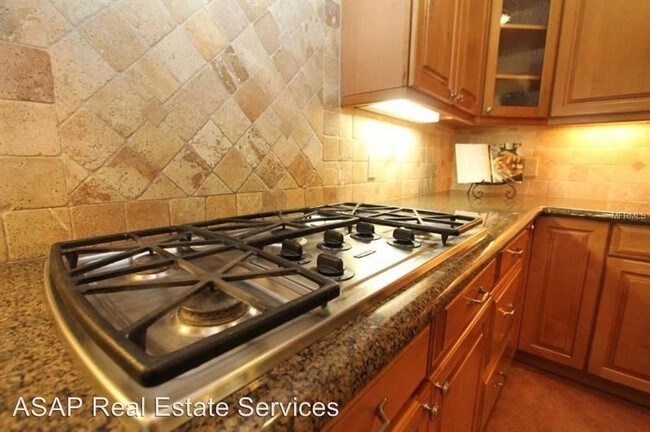 Building Photo - 5300 Lazy Oaks Ln