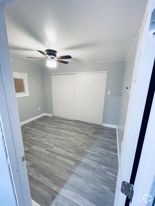 Building Photo - 10252 Vena Ave