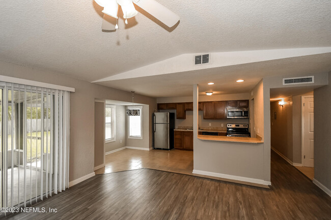 Building Photo - 7525 Pheasant Run Dr