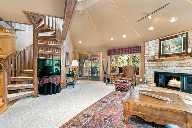 Foto del edificio - Classic Vail Retreat with 2 Kitchens, Loft Office, and 2-Car Garage