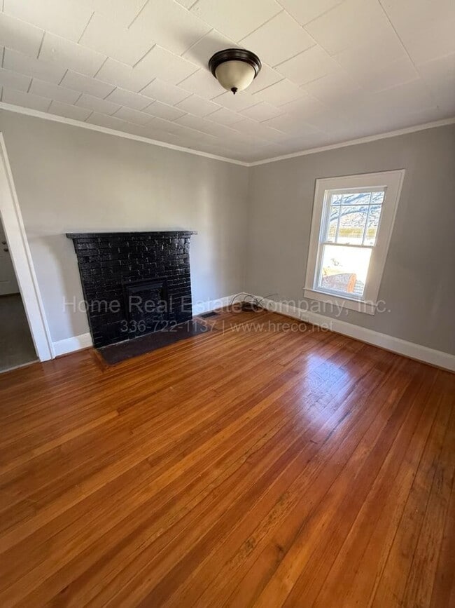 Building Photo - 4440 Lane St