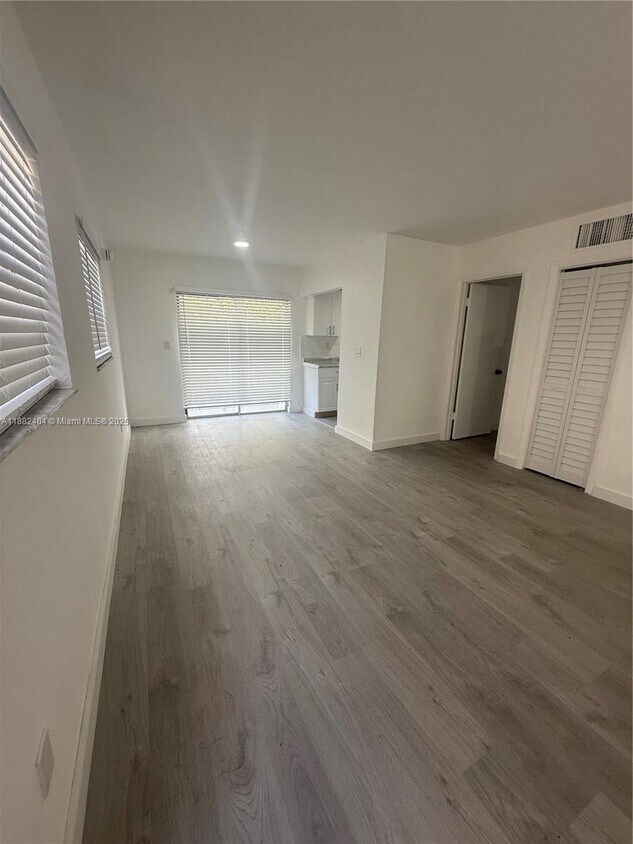 Foto del edificio - 8295 NE Miami Ct