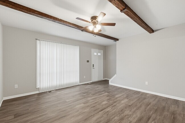 Foto del edificio - 8870 Pennsbury Pl