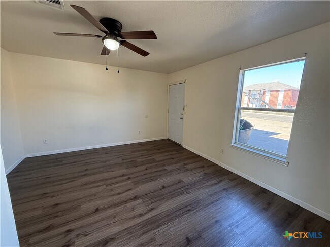 Foto del edificio - 5708 Greengate Dr