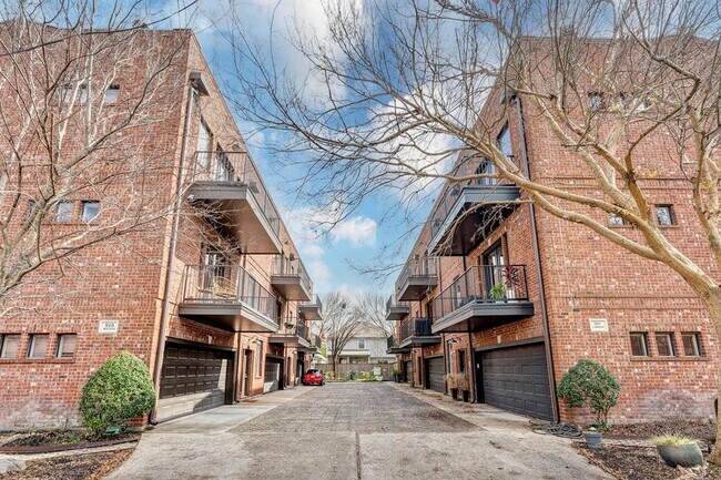 Building Photo - 910 Malone St