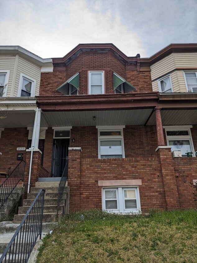 Primary Photo - 3 BEDROOM 1.5 BATHROOM TOWNHOUSE IN BRIDGE...