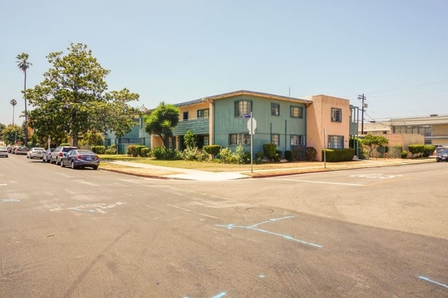 Foto del edificio - 1101 S Bronson Ave