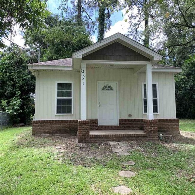 1 bed 1 bath bungalow minutes from FSU!! Available August 2026! - 1 bed 1 bath bungalow minutes from FSU!! Available August 2026! House