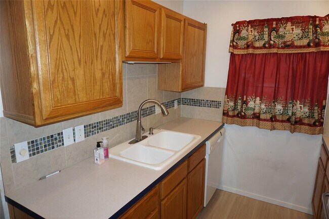 Building Photo - 1525 Ramada Dr